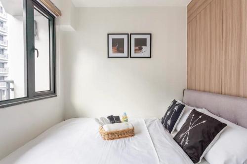 Shore 2 Apartment with Balcony