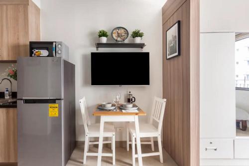 Shore 2 Apartment with Balcony