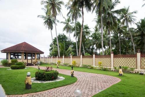 Foxy’s Beach Resort