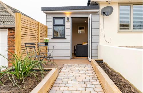 The Hideaway by the sea - free parking