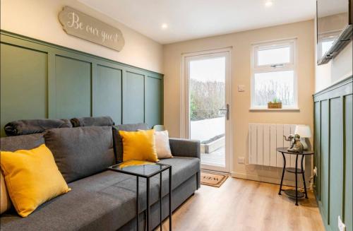 The Hideaway by the sea - free parking