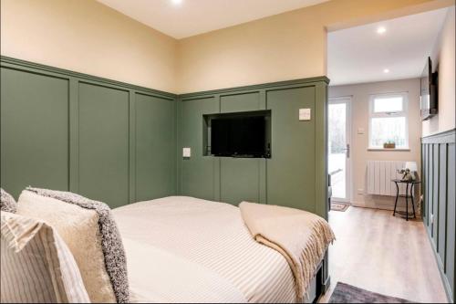 The Hideaway by the sea - free parking