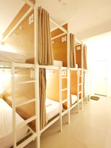 Nomadsmnl Hostel