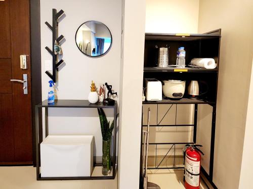 8U Pristine & Cozy Stay at Uptown Mall BGC across Mitsukoshi with FREE Parking and Balcony