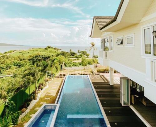 4 Bedroom Beachfront House with Private Pool in Batangas