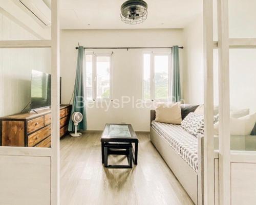 4 Bedroom Beachfront House with Private Pool in Batangas