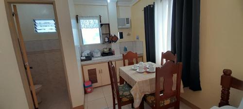 CORALYN'S PLACE Family of 5