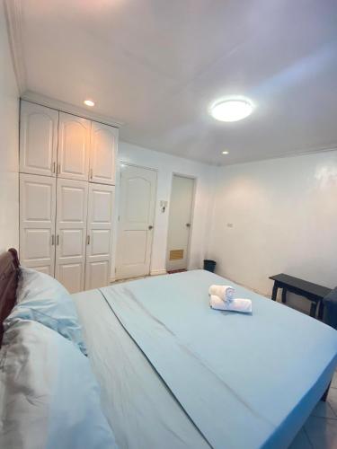 ROMY'S PLACE - ENTIRE 3RD FLOOR APARTMENT