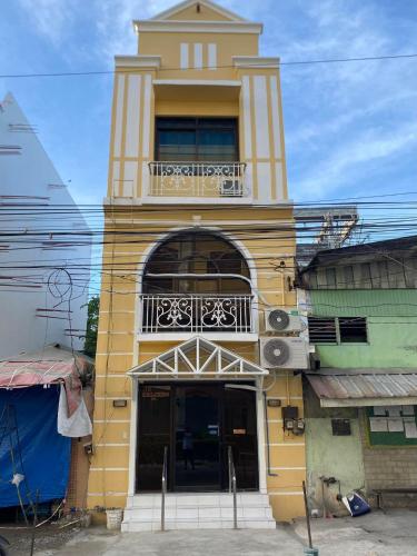 ROMY'S PLACE - ENTIRE 3RD FLOOR APARTMENT