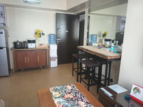 NICE CORNER AYALA 1 bedroom condo at heart of DAVAO CITY with hi speed wi fi internet