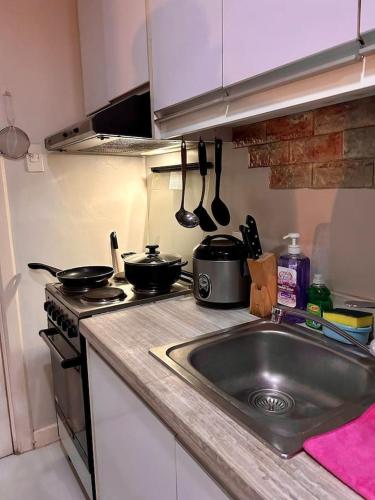 22-A Cozy condo near Greenbelt with free WIFI and Netflix