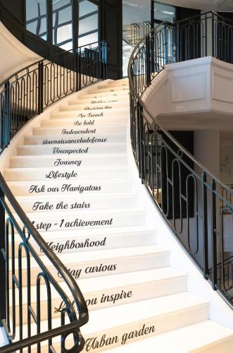 Renaissance Paris La Defense