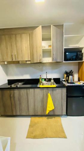 Cozy 1Br with Netflix & Balcony Pool View Condo