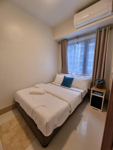 Shore 3 Residences Mall of Asia Pool view Netflix free wifi