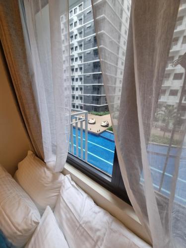 Shore 3 Residences Mall of Asia Pool view Netflix free wifi