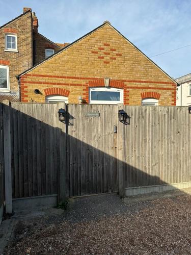 Whitstable Wishes, a Stylish Seaside Retreat, Whitstable with Parking Space