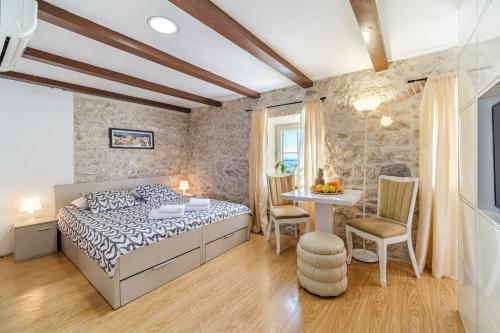 Studio Apartments Sv. Duje
