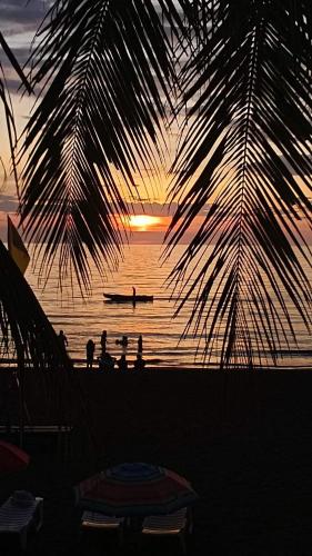 Sunbloom Beachfront Hotel And Restaurant