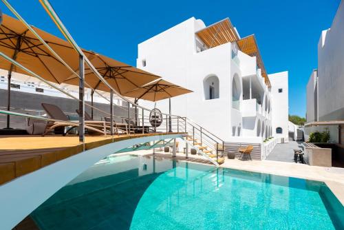 Deluxe Hotel Santorini