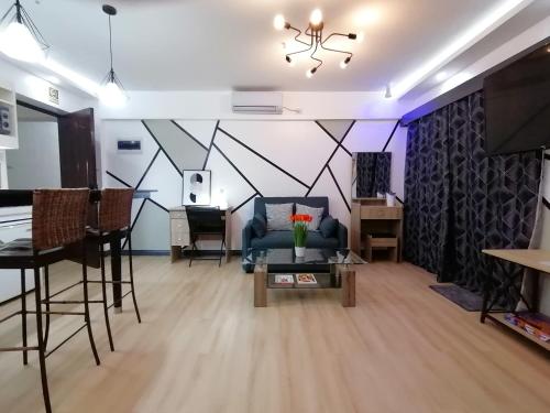 Condo Azur Suites E507 near Airport, Netflix, Stylish, Cozy with swimming pool