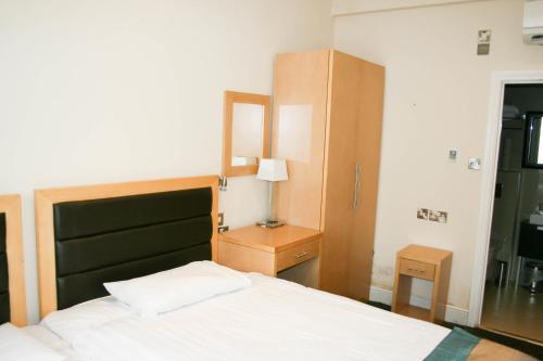 Cromwell International Hotel