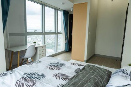 A2J Luxury 3BR Uptown Balcony BGC Suite Near Mall