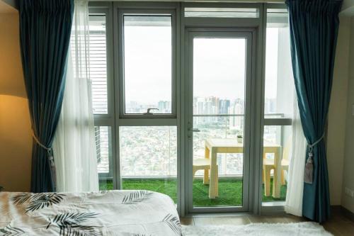 A2J Luxury 3BR Uptown Balcony BGC Suite Near Mall