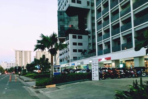 P00L Fr0nt with Balc0ny - New C0nd0 at Shore 2 MALL of ASIA