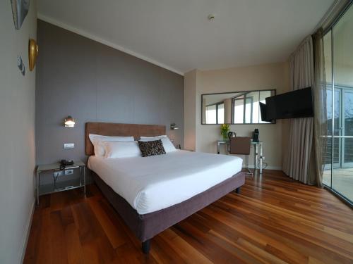 Pisa Hotel Tower Plaza