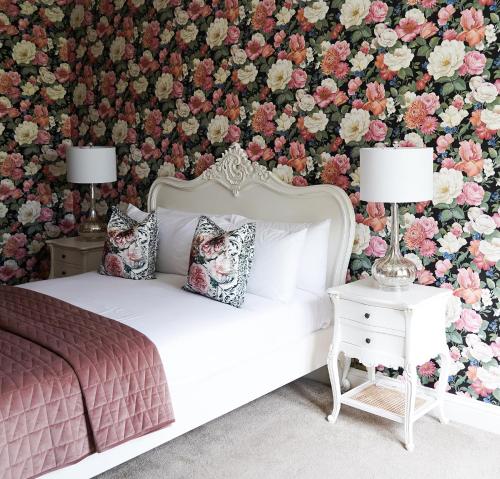 Forty Winks Guest House & Residence