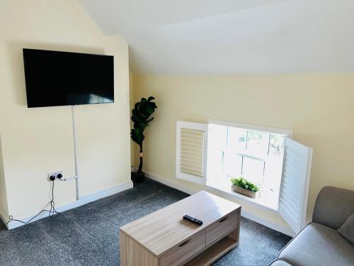 Hodge Bower Holidays - Ironbridge, Squires