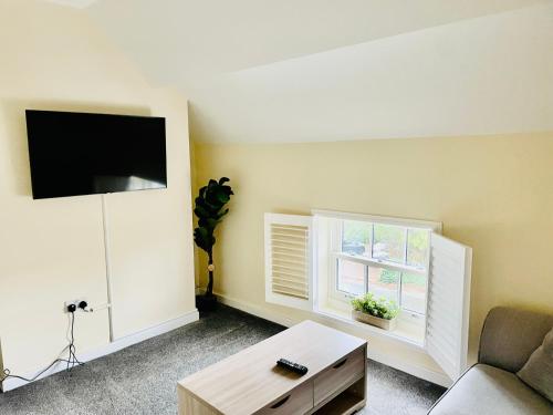 Hodge Bower Holidays - Ironbridge, Squires