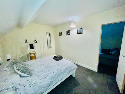 Hodge Bower Holidays - Ironbridge, Squires