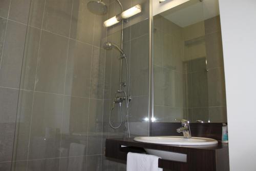 Sure Hotel by Best Western Caen Memorial