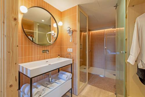 Jardinets De Gràcia by The 5ve Soul