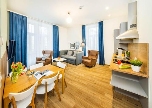 Jimmy's Apartments 3