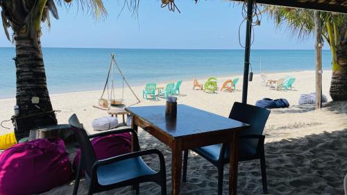 Footprints Beach Resort