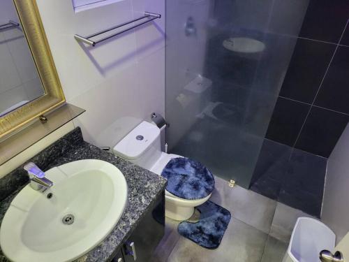 Sheryll Escapes - Kandi Tower 3 premium loft 1BR on 8th floor with 2CR & 2 balconies