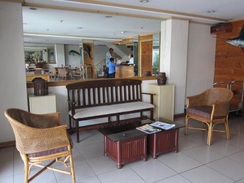 Nichols Airport Hotel