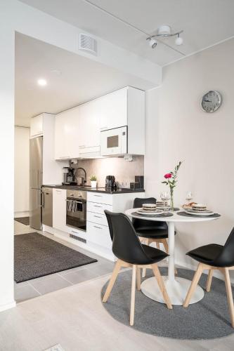 Apartment near the train station, free parking &Netflix