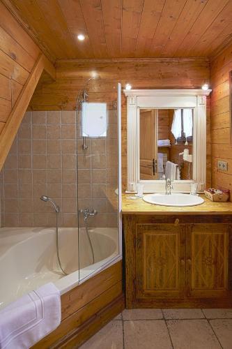 Les Chalets de La Serraz