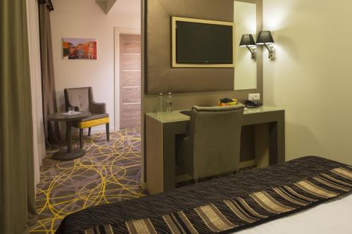 Hotel Exclusive & More