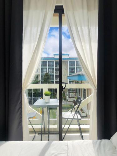 FREE PARKING Basement, 50mbps Wifi Netflix 55 inches TV