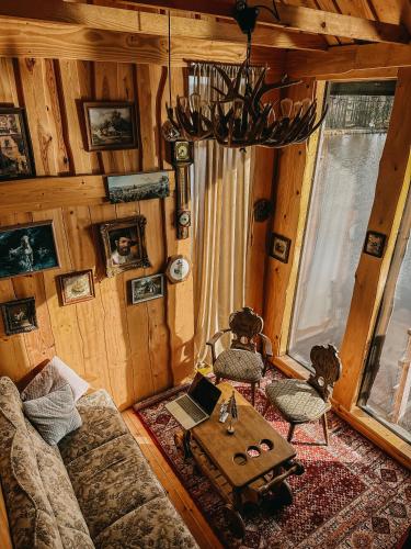 Dragon house in the tree! Jacuzzi, Sauna ,Cinema,Heated