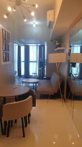 Uptown Parksuites Tower 1 BGC