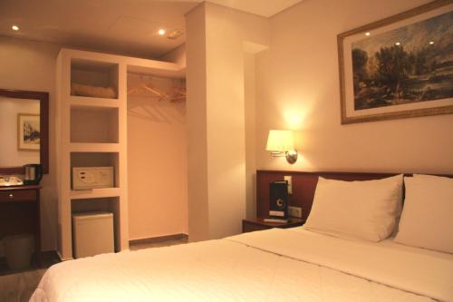 Piraeus City Hotel