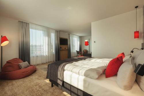 Holiday Inn - the niu, Sparrow Regensburg