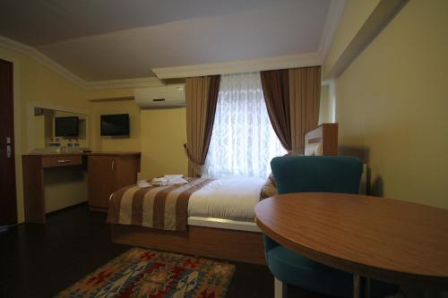 Azre Hotel