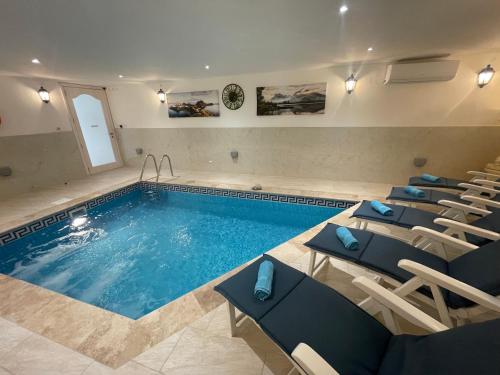 Alina Boutique Living