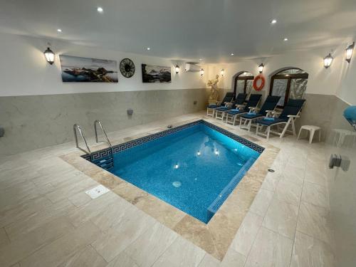 Alina Boutique Living